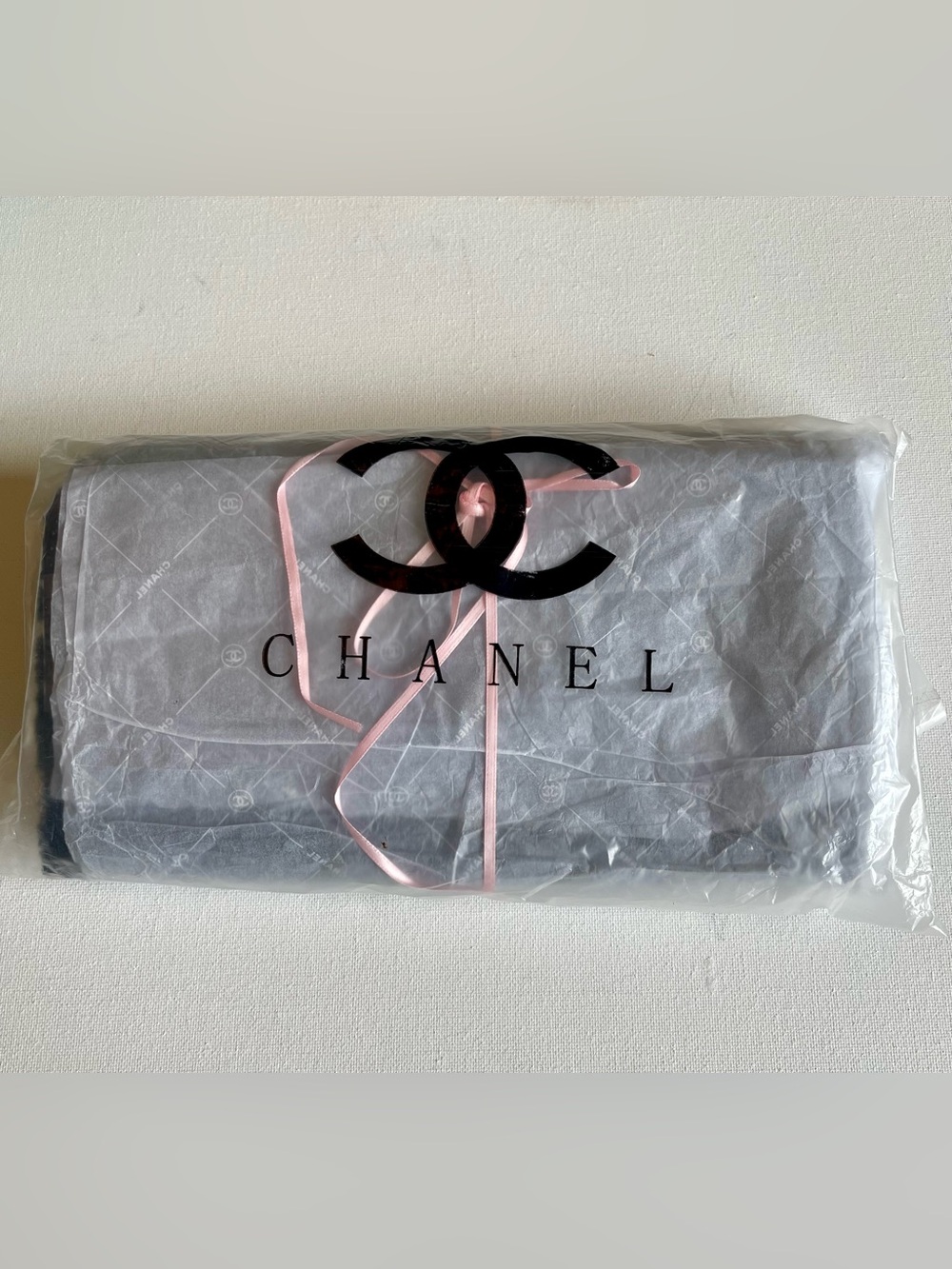 NEW CHANEL BEAUTE NOVELTY BAG BLACK FAUX PATENT LEATHER CLUTCH/WALLET ON CHAIN - Picture 17 of 17